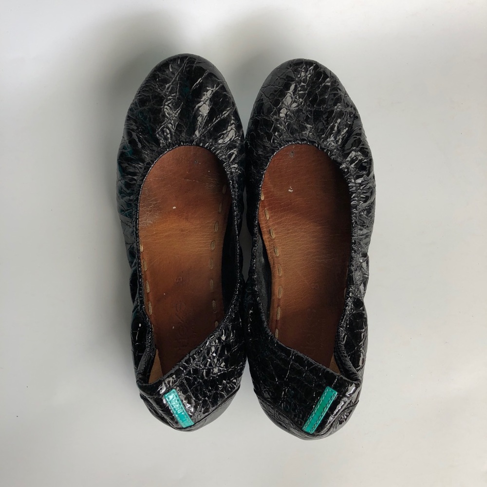 Tieks size 8 Obsedian Black Patent foldable flats